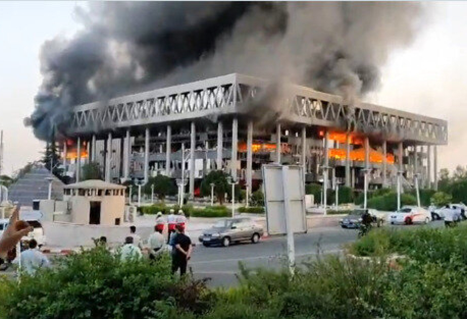 İranın dövlət televiziyası vuruldu