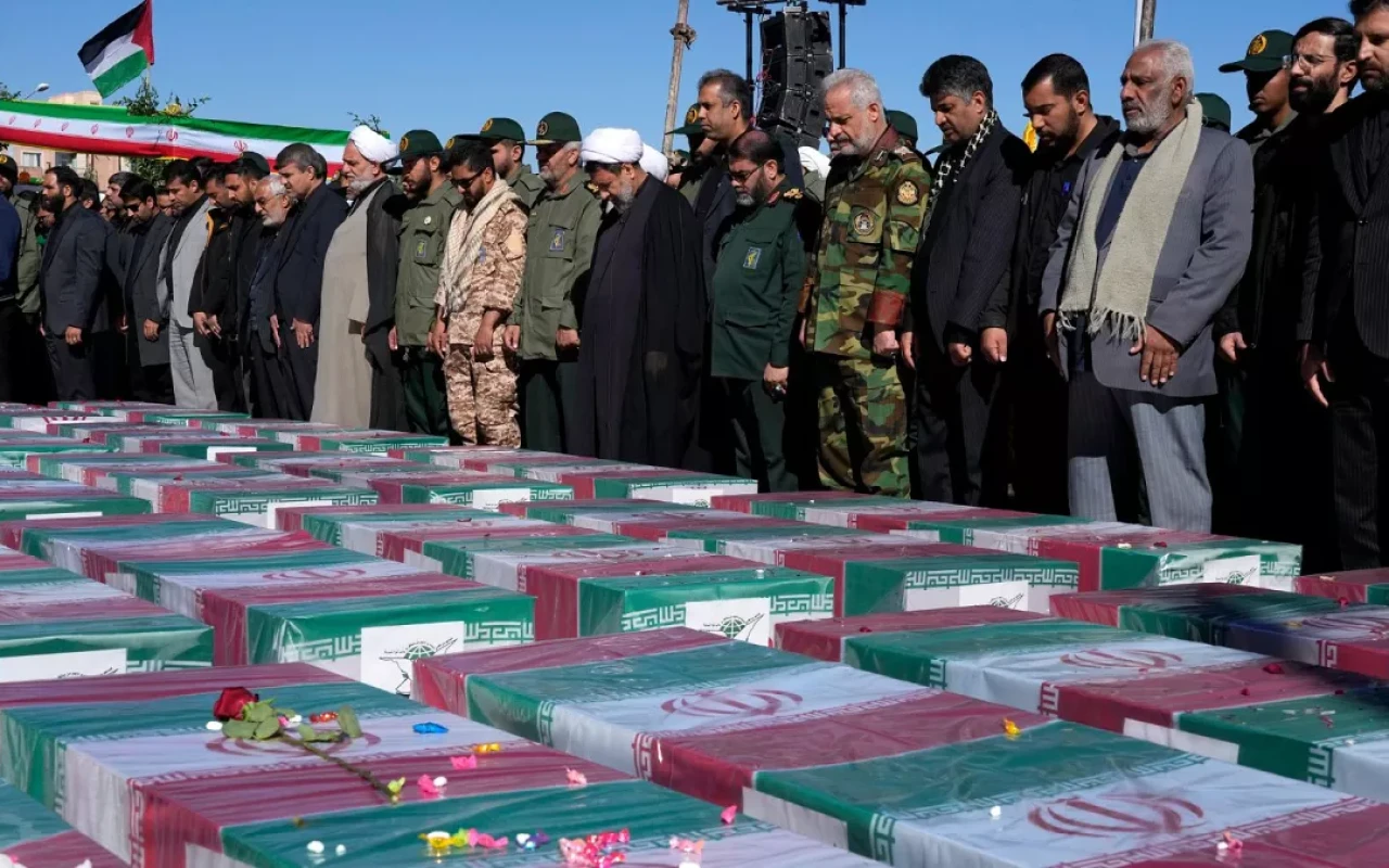 İranda hava qüvvələrinin bazası vuruldu - 13 hərbçi öldü