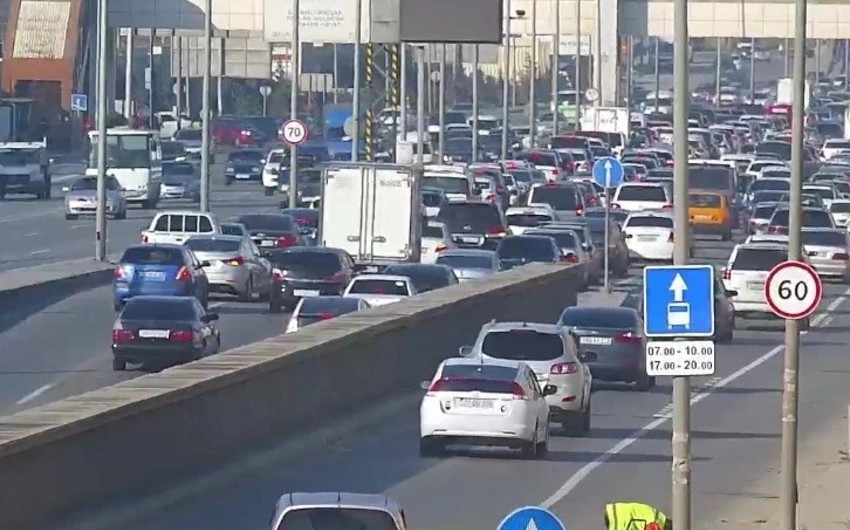Bakıda 15 istiqamətdə tıxac müşahidə olunur