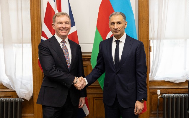 Rəşad Nəbiyev britaniyalı nazirlə&nbsp;görüşdü