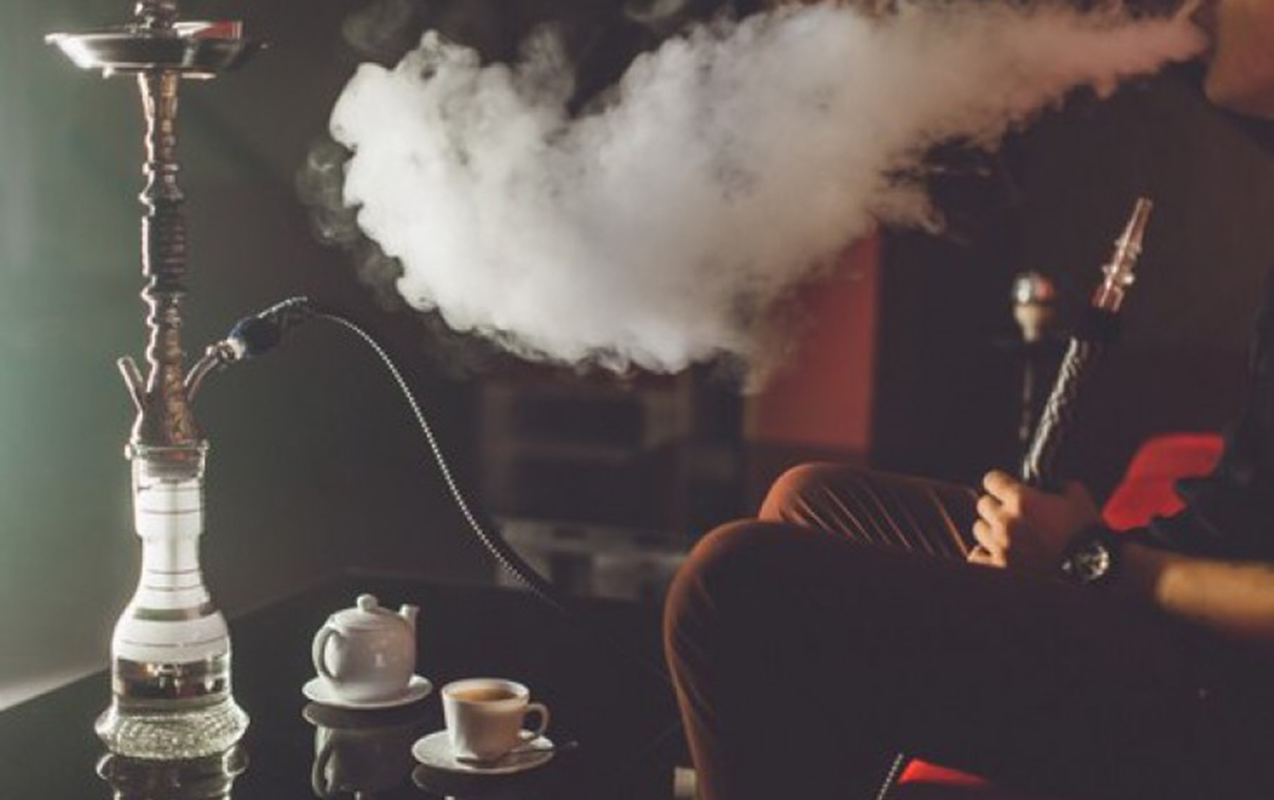 &ldquo;TikTok&rdquo;da canlı yayımda qəlyan çəkdi&nbsp;- 750 manat cərimələndi