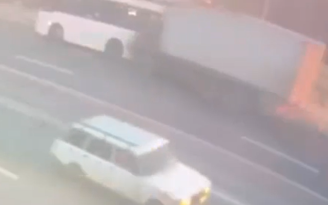 Bakıda "Kamaz" avtobusla toqquşdu&nbsp;- VİDEO