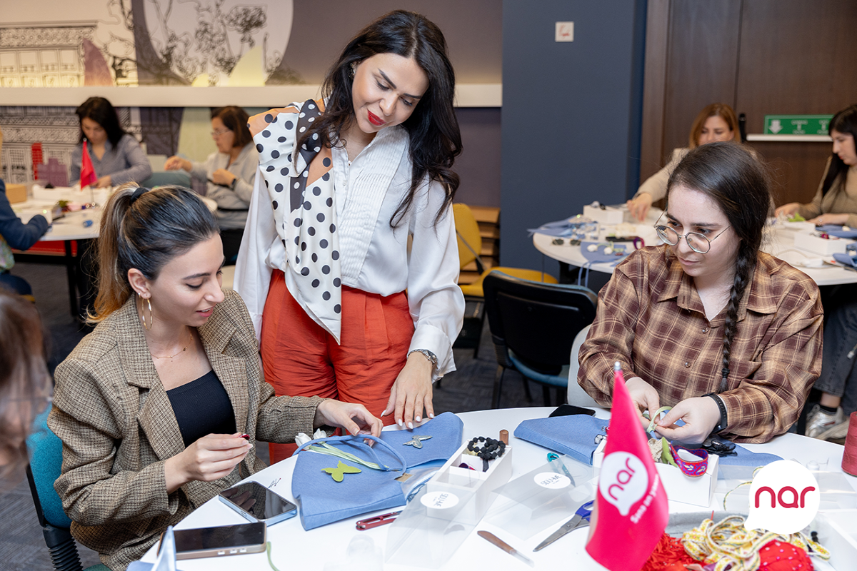 &ldquo;Nar&rdquo; 8 xanım jurnalistləri təbrik etdi - FOTO