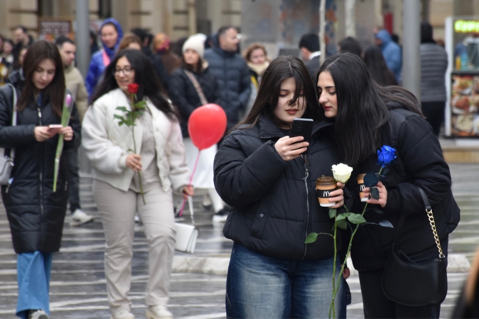 Azerbaycan'da kadınlar nerede çalışıyor, ne kadar maaş alıyor? - RAKAMLAR