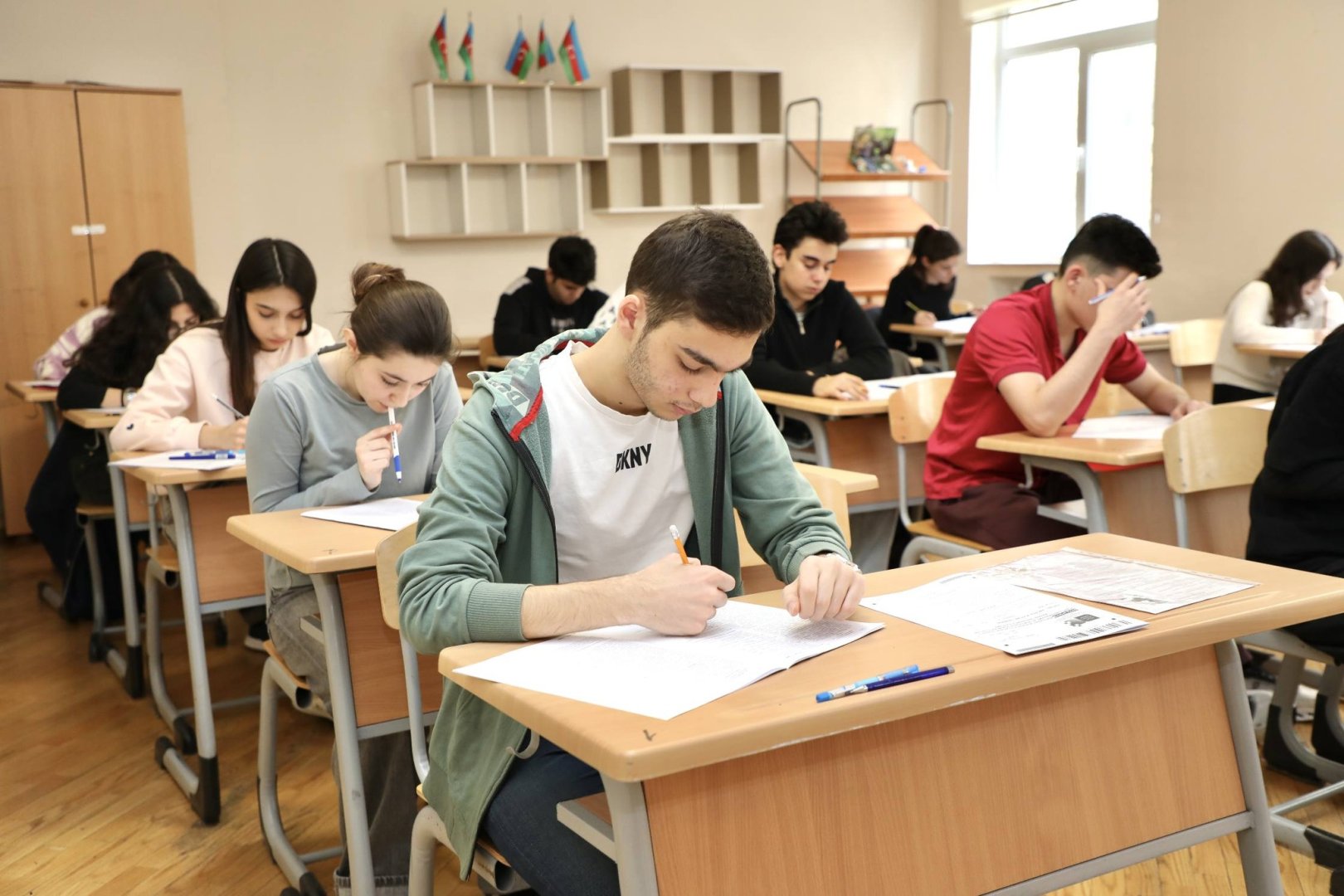 Doquz nəfər imtahandan çıxarıldı