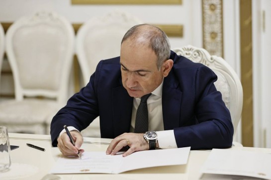 Paşinyan İranın yeni Ali Liderinə məktub yazdı