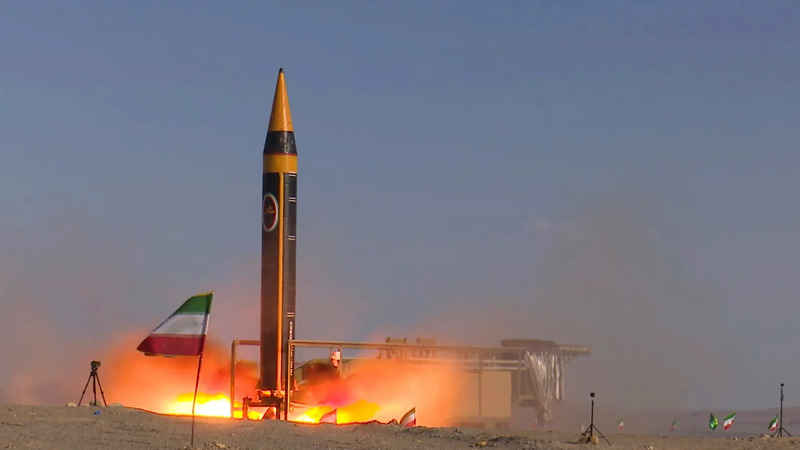 İran İsrailə 1 tonluq döyüş başlığı olan raketlər atıb