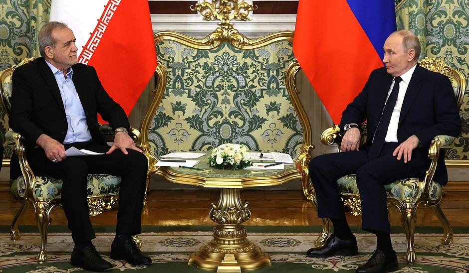 Путин обсудил с Пезешкианом ситуацию на Ближнем Востоке