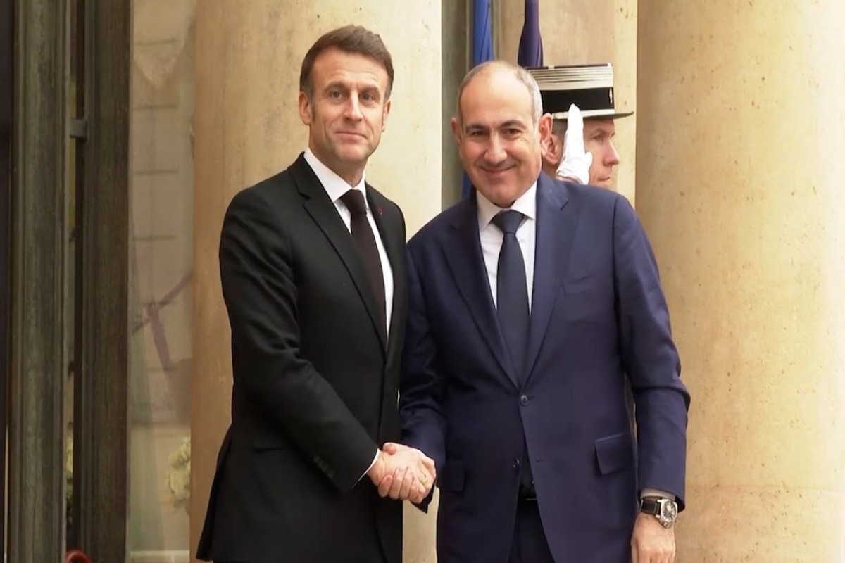 Paşinyan Makronla regionu müzakirə etdi