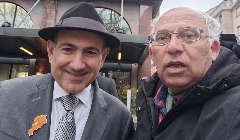 Azerbaijani journalist with Pashinyan a selfie took