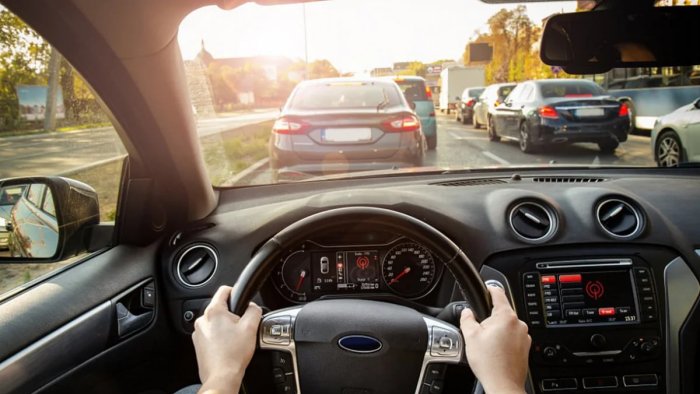 Sürücülər arasında ən çox rast gəlinən 5 təhlükəli vərdiş