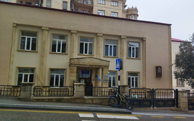 Bakı məktəbində şagird bıçaqlandı