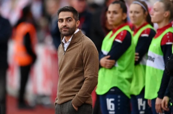 Qadın futbolçulara uyğunsuz mesaj göndərdi -&nbsp;işdən qovuldu