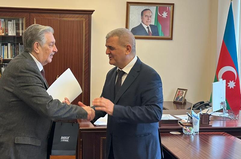 Komitə sədri İcma rəhbərini təbrik etdi