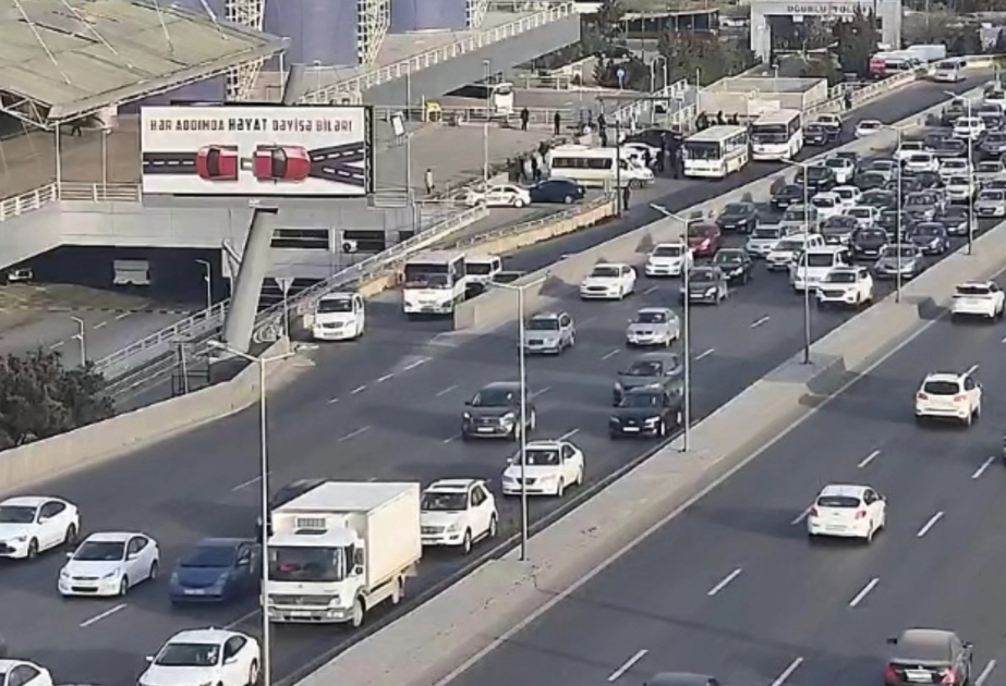 Bakının tıxaclı yolları - SİYAHI