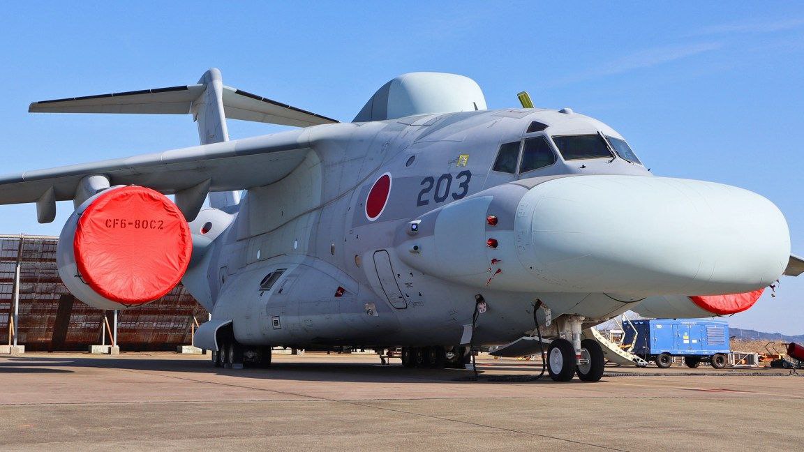 Dünyanın ən "çirkin" təyyarəsi ilk uçuşunu etdi - FOTOLAR