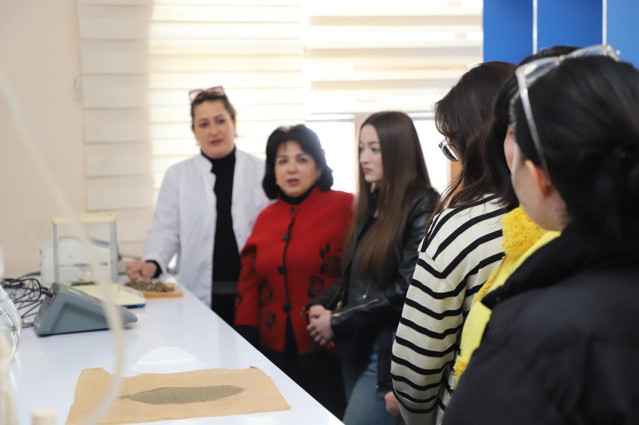 Gəncə Dövlət Universitetin tələbələri istehsalat təcrübəsində - FOTO