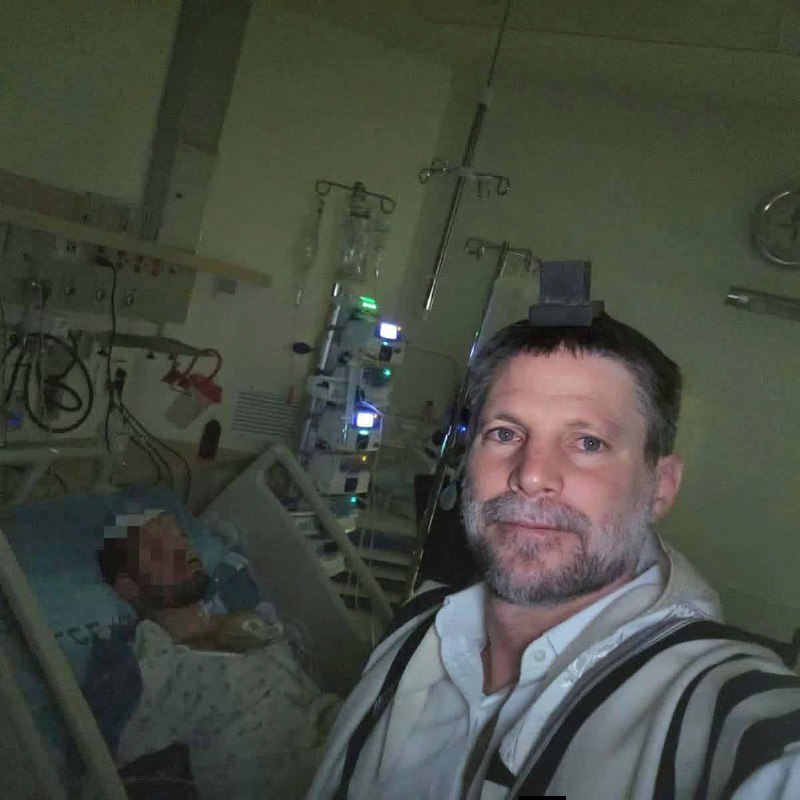 İsrailli nazir yaralı oğlu ilə foto paylaşdı