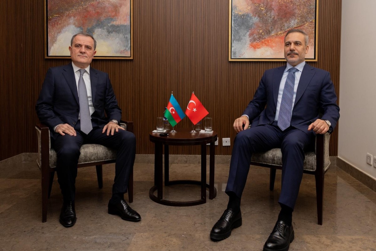 Ceyhun Bayramov Hakan Fidanla regionu müzakirə etdi