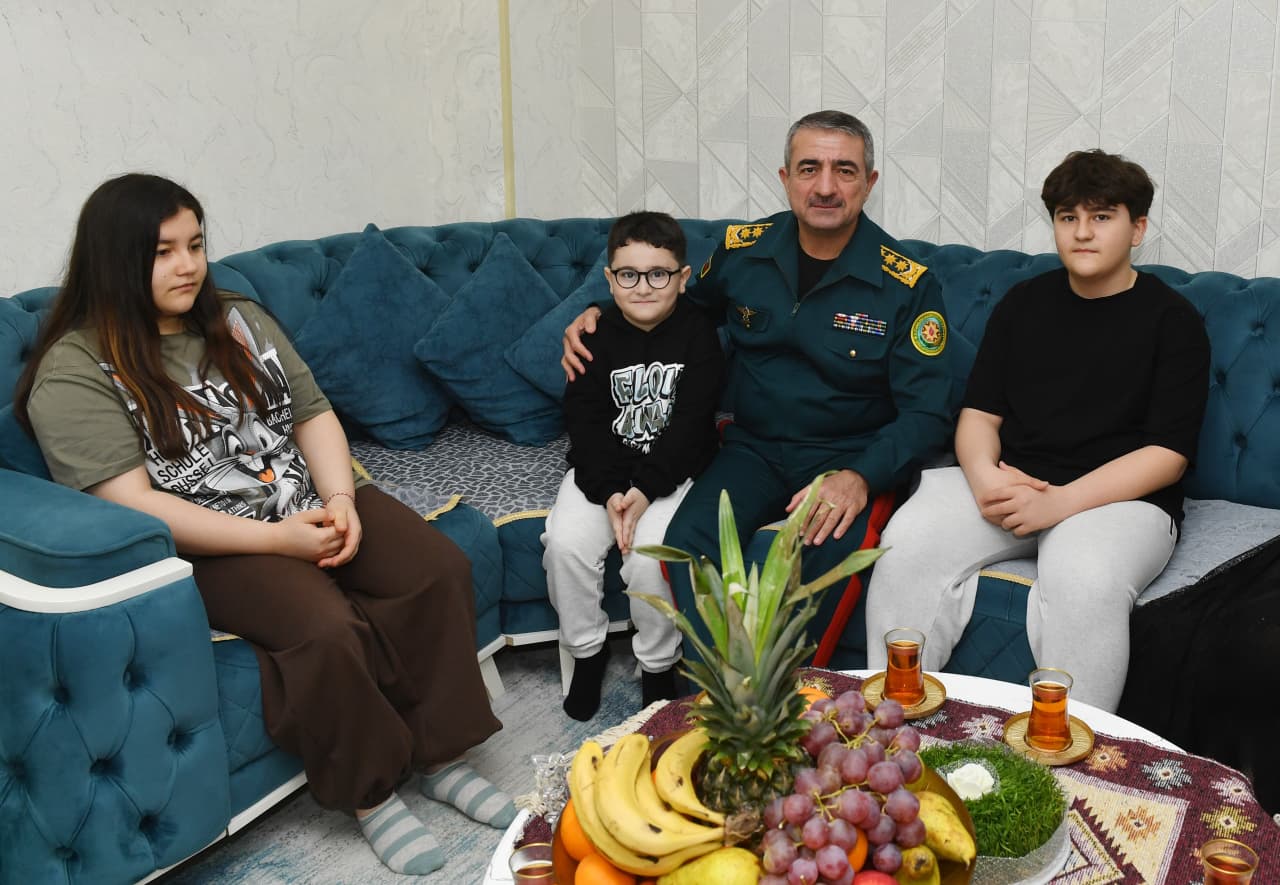 Elçin Quliyev şəhid ailələrini ziyarət etdi - FOTOLAR