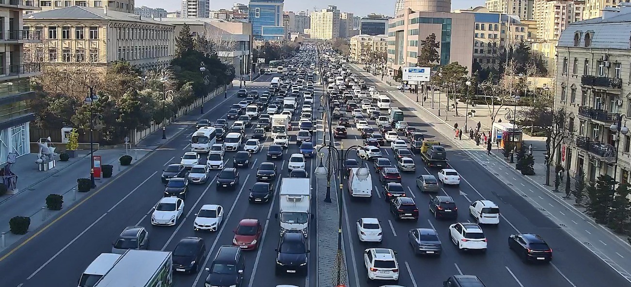 Bakıda tıxac olan yollar - FOTOLAR