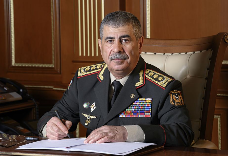 Nazir ordumuzun şəxsi heyətini&nbsp;təbrik etdi