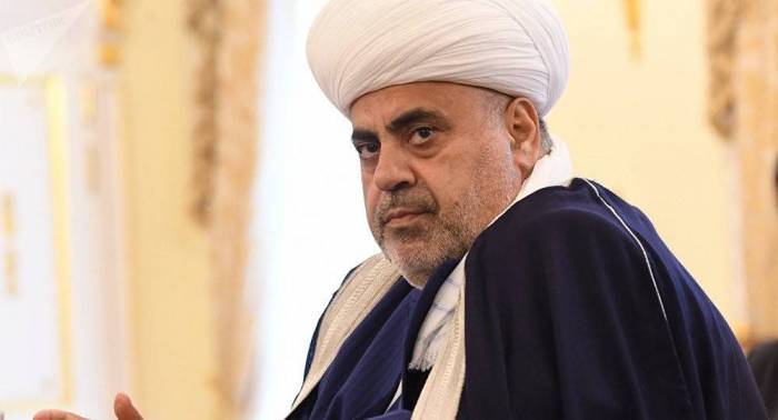 Allahşükür Paşazadə II İlyanın dəfninə gedir