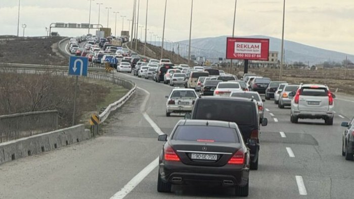 Bakıdan rayonlara axın&nbsp;- Yollarda tıxac yarandı