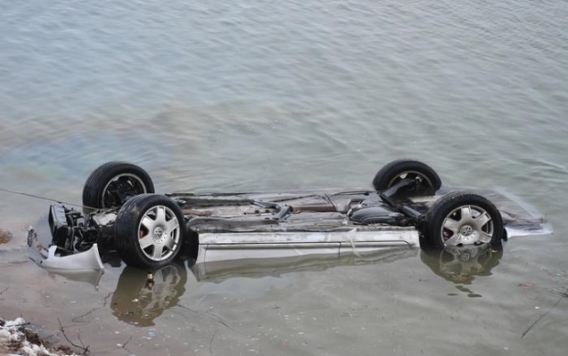 Lənkəranda "Audi" kanala düşüb,&nbsp;6 nəfər xəsarət alıb