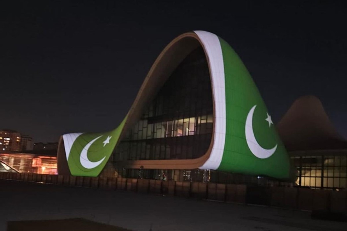 Heydər Əliyev Mərkəzinin binasında&nbsp;Pakistan bayrağı&nbsp;