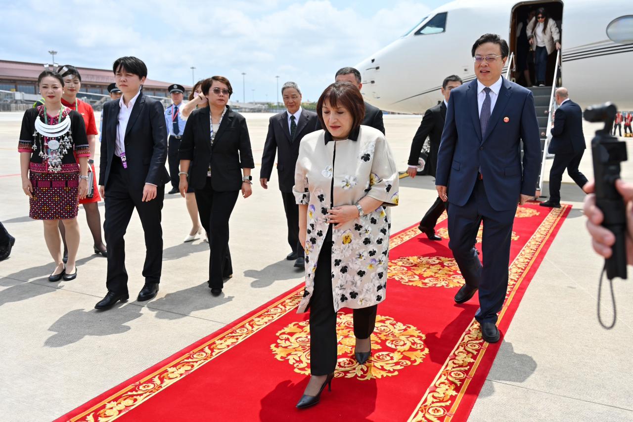 Sahibə Qafarova Çinə gedib