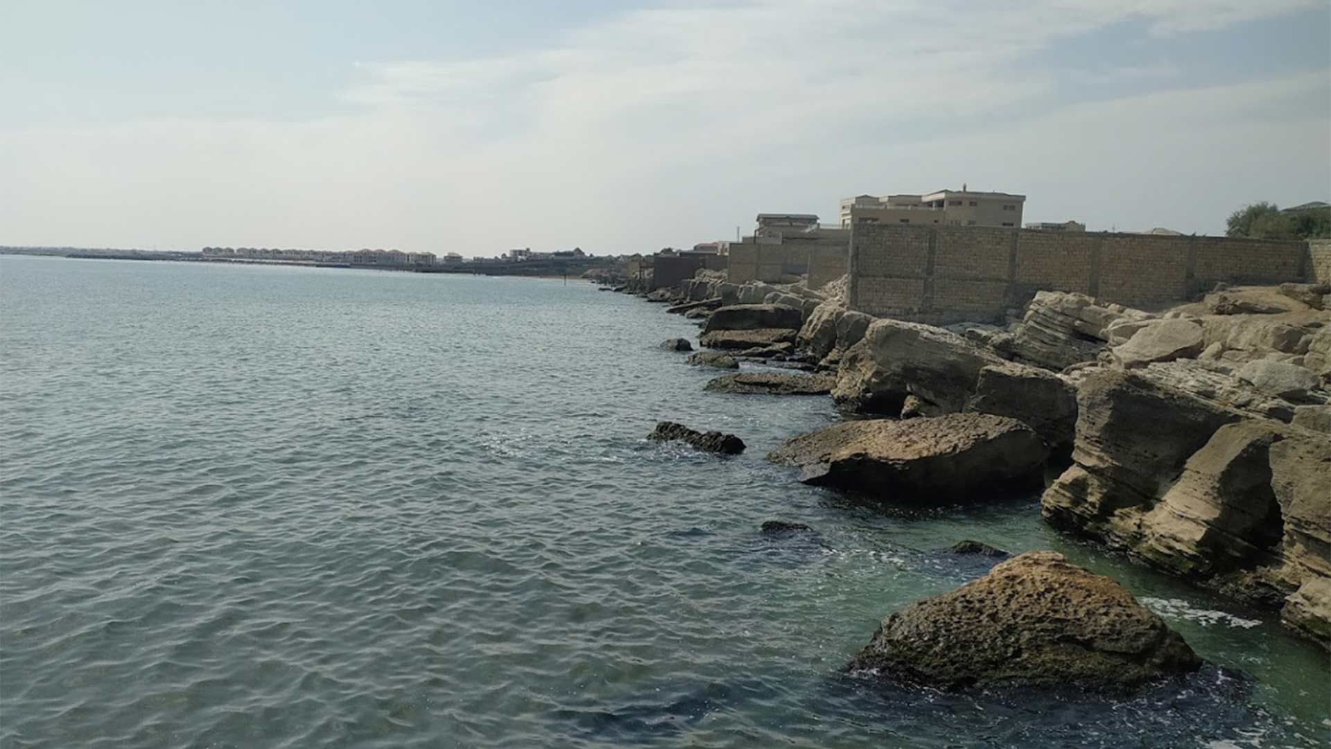 Buzovnada qaya daşlarını zədələyən şəxsə cinayət işi açılıb