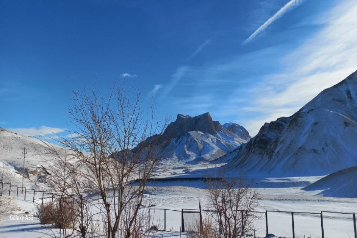 Şahdağa qar yağır