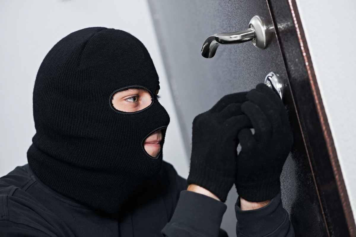 Sabunçuda&nbsp;evdən 6300 dollar oğurlayan şəxs saxlanıldı