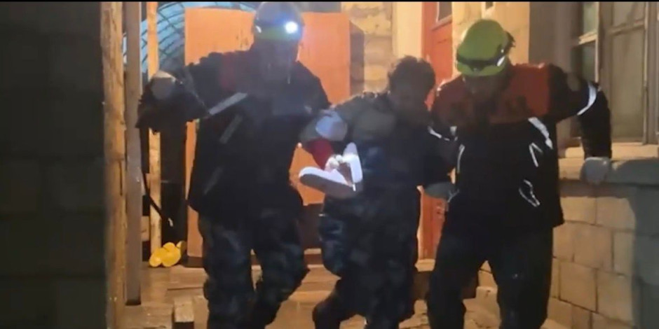 Bakıda&nbsp;evlərin&nbsp;həyətlərini su basıb, 18&nbsp;nəfər təxliyə edilib - VİDEO - YENİLƏNİB&nbsp;