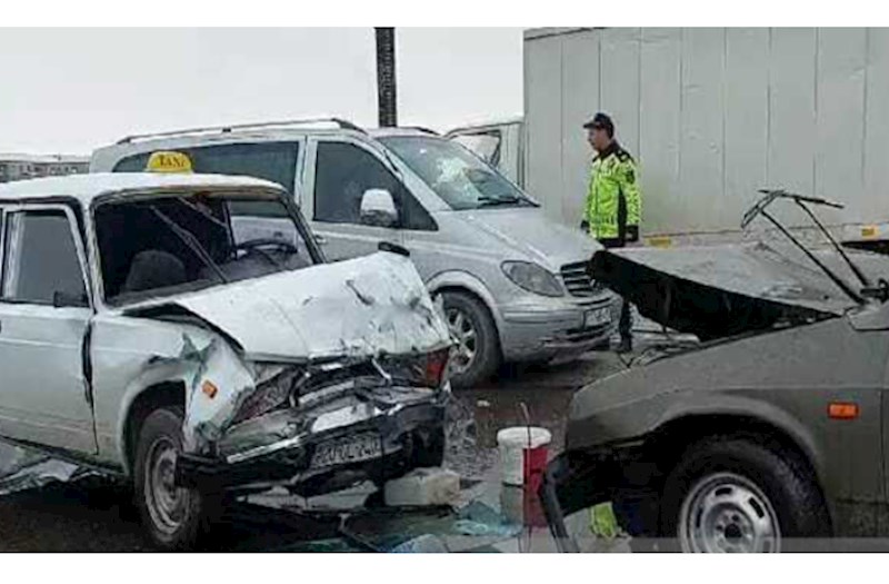 Gəncədə iki maşın&nbsp;toqquşdu - Xəsarət alanlar var