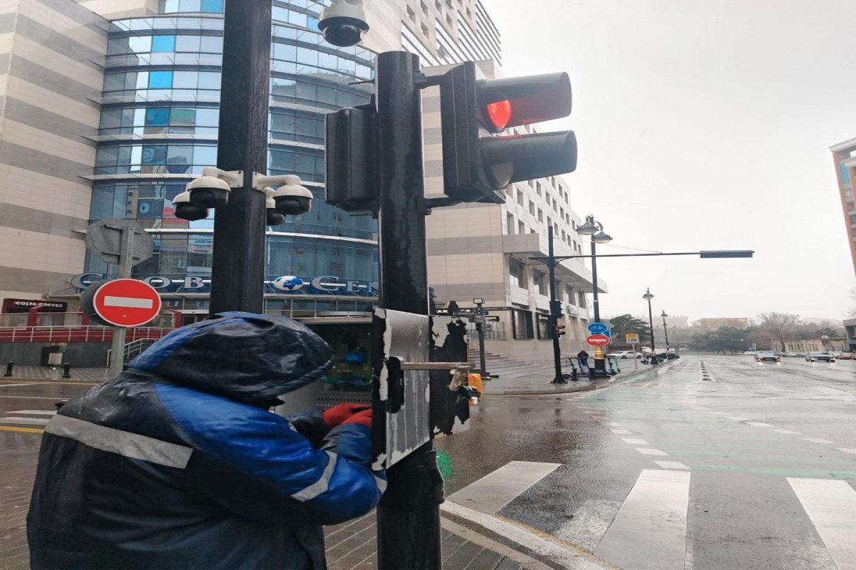 Nazirlikdən&nbsp;işıqforlarla bağlı sürücülərə MÜRACİƏT