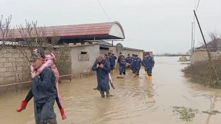 Xaçmazda köməksiz qalan 22 nəfər təxliyyə edildi - FOTO