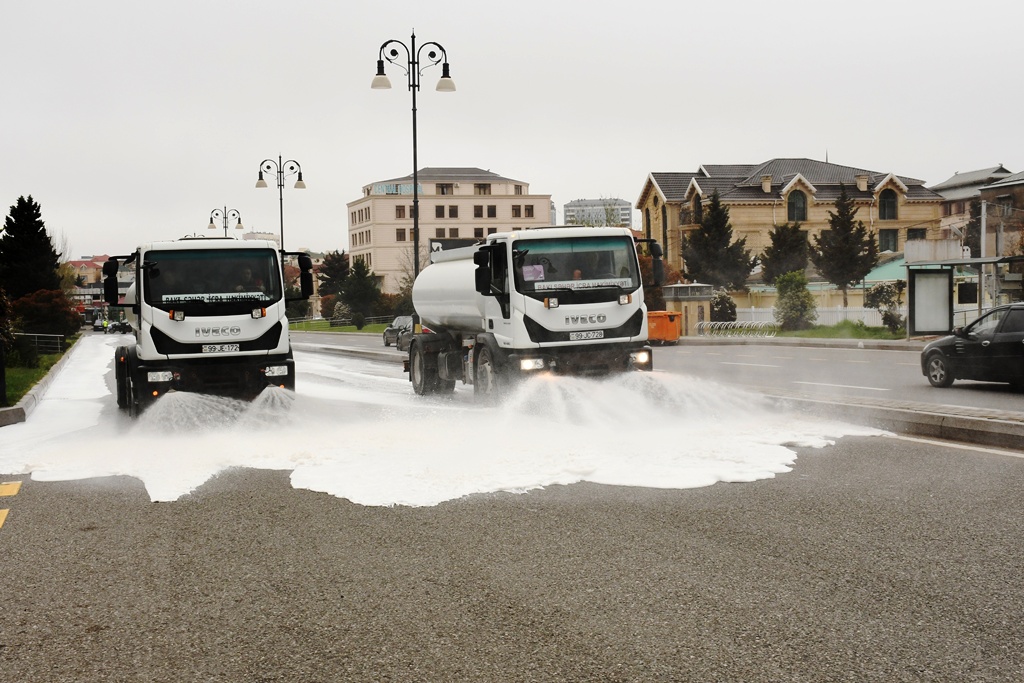Yağışdan sonra Bakının küçələrində iməclik - FOTOLAR