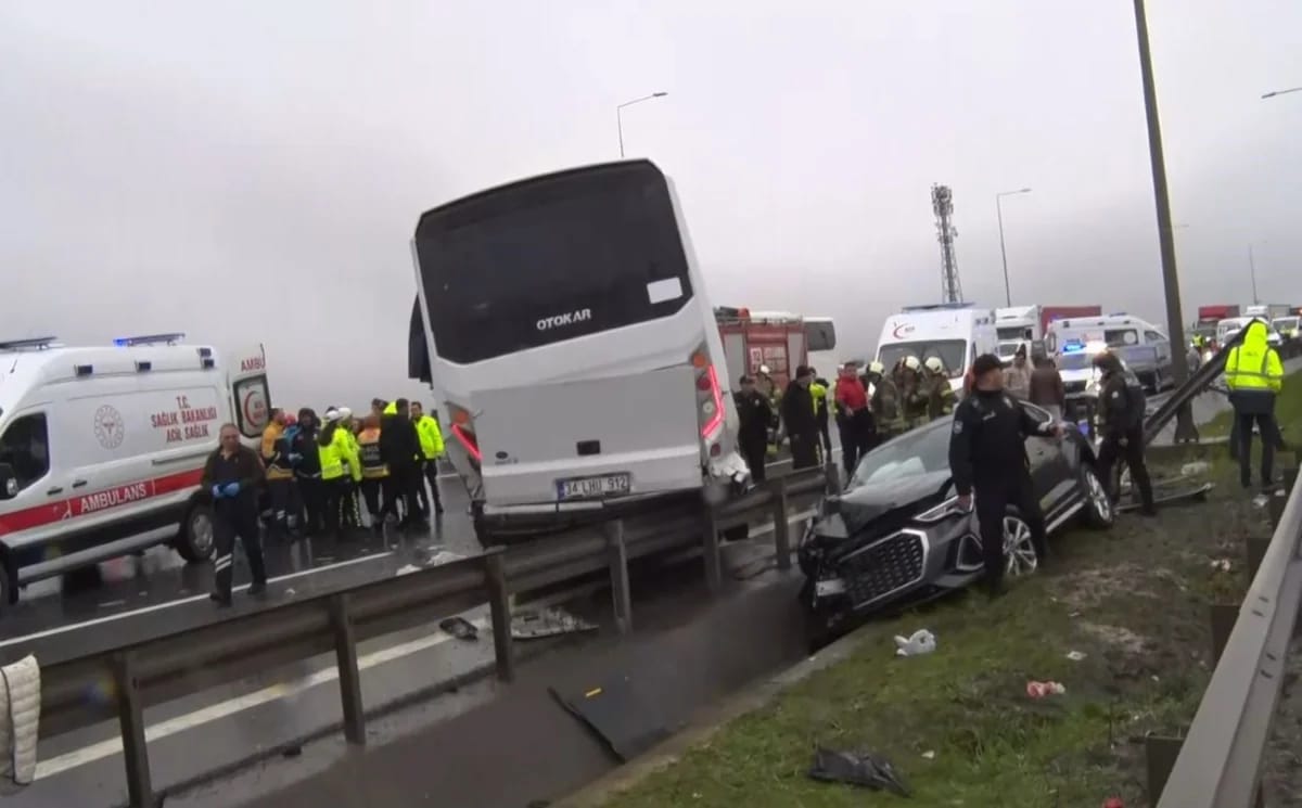 Türkiyədə polisləri daşıyan&nbsp;avtobusunun qəzaya düşüdü - 30 nəfər yaralandı