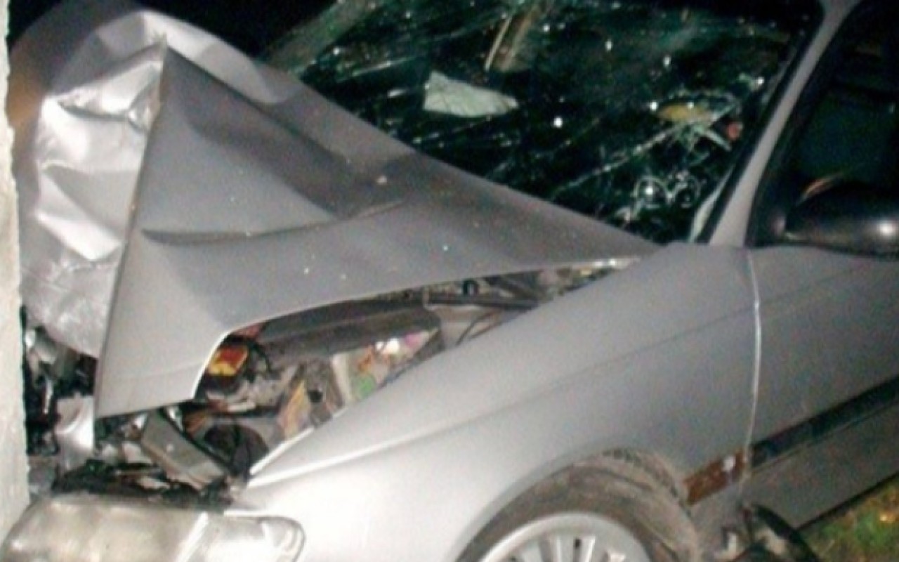 Gəncədə avtomobil betona çırpıldı,&nbsp;xəsarət alanlar var