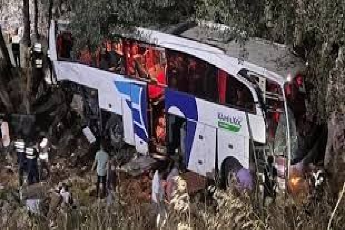 Türkiyədə avtobus aşdı - 11 nəfər yaralandı