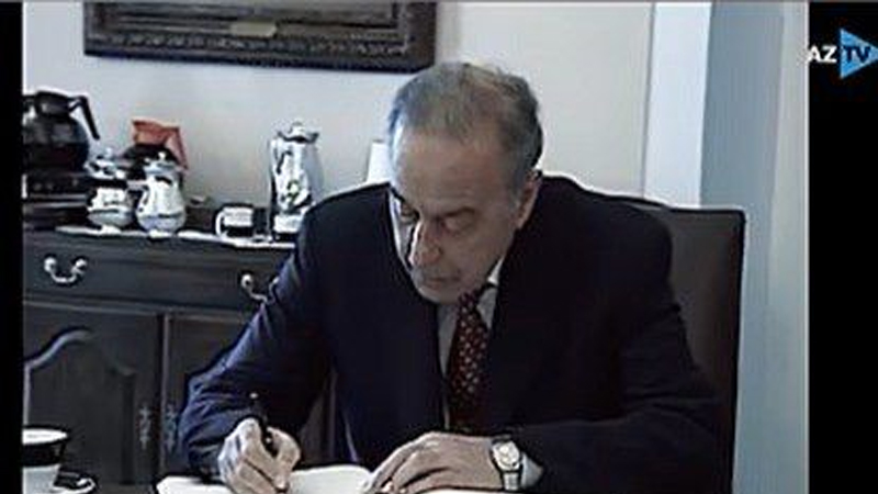 29 il öncə&nbsp;Heydər Əliyev Ağ Evin xatirə kitabına nə yazmışdı? - VİDEO