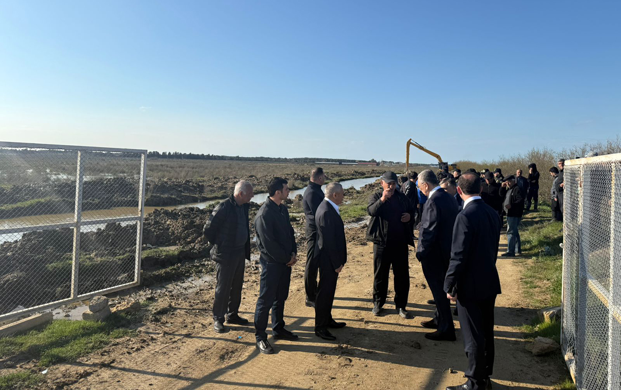 Eldar Əzizov Ramanada subasmadan zərərçəkənlərlə görüşdü - FOTO