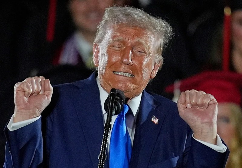 Trampı məsxərəyə qoydular: bişmiş toyuğu belə güldürür!