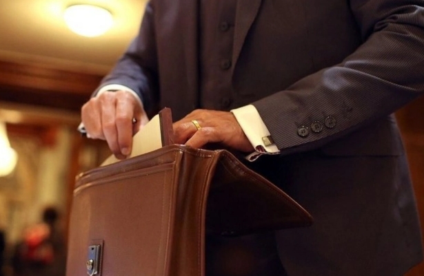 Dövlət qurumlarında kimlər işdən çıxarılır - SİYAHI