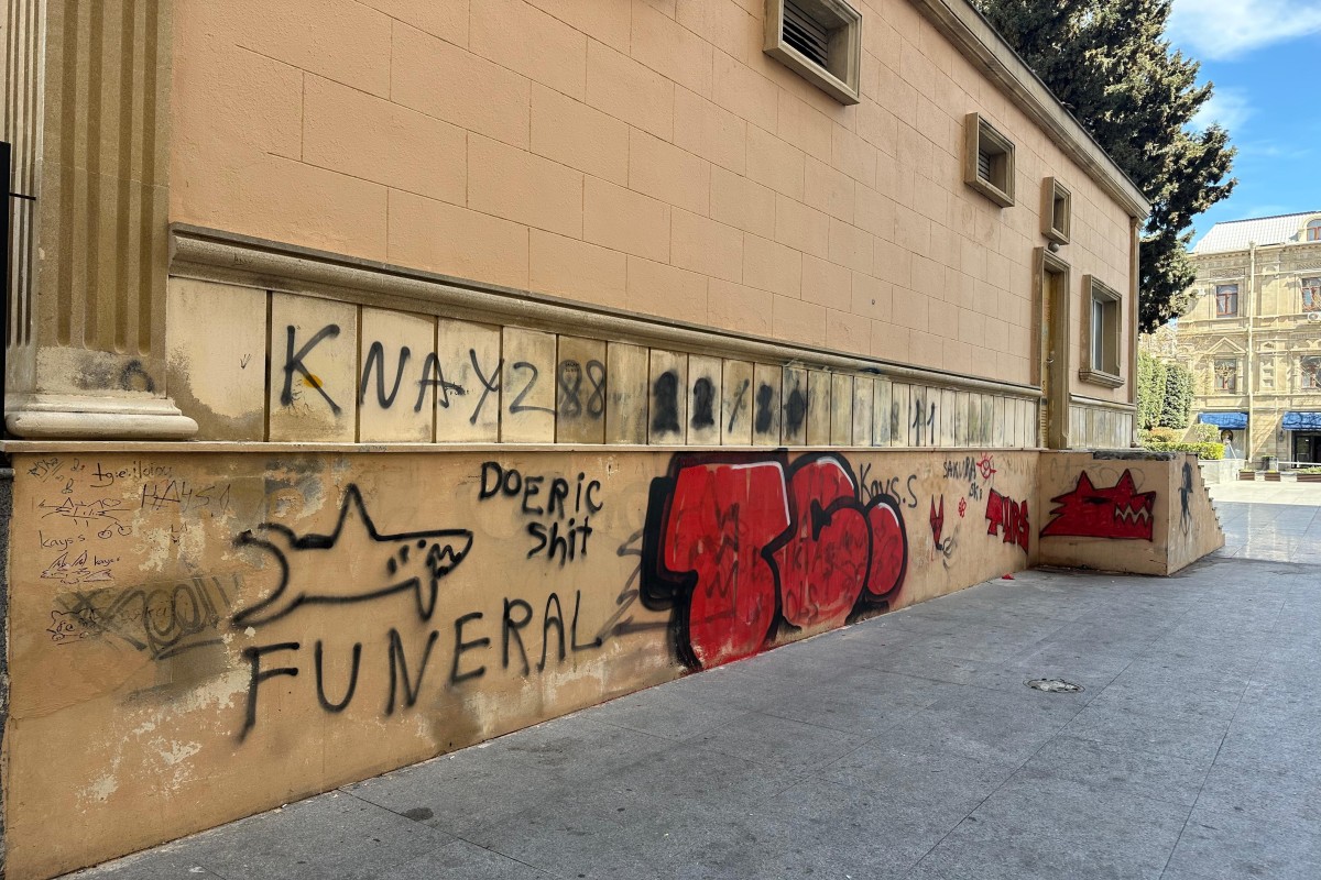 Tarixə çəkilən qrafiti: Mədəniyyətimizi kimlər ləkələmək istəyir?