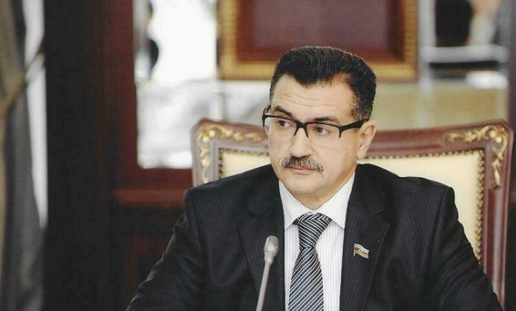 نماینده کتاب‌های خود را به کتابخانه منطقه اهدا خواهد کرد