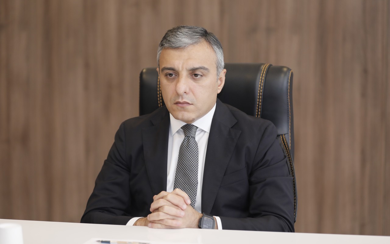 Yeni sədr qaynını özünə müşavir təyin etdi