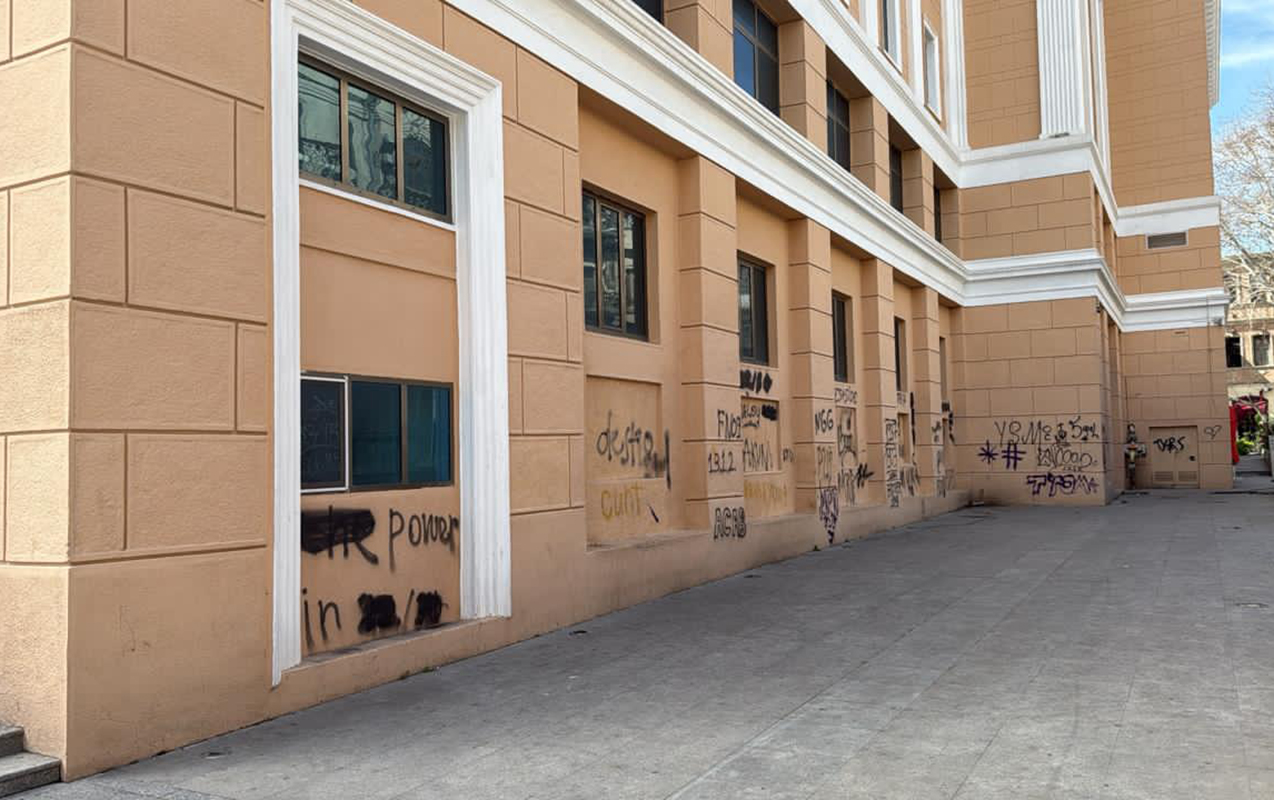 Nizami Kino Mərkəzinin divarlarına qraffiti çəkdi&nbsp;- Həbs edildi